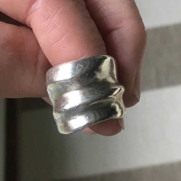 Vintage rippled brushed silver ring - Picture 6 of 7